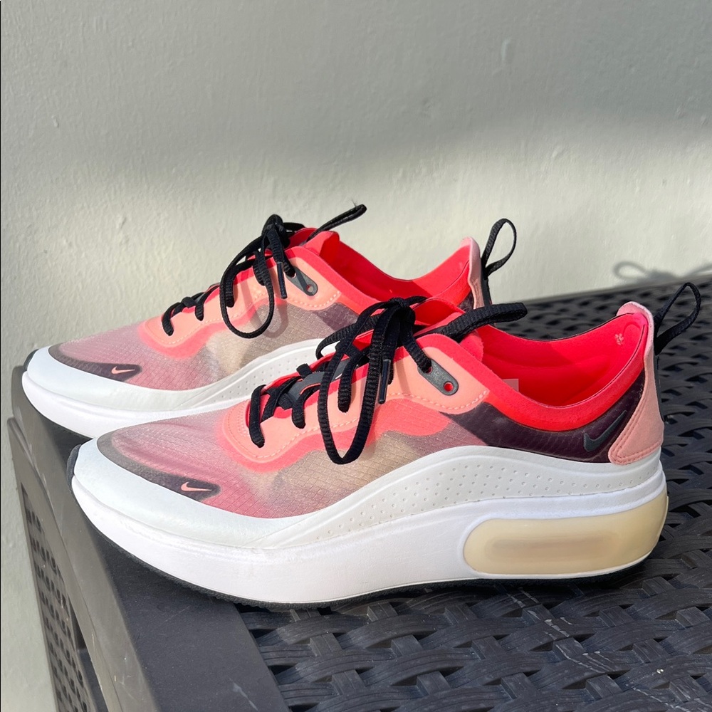 Nike Women's Nike Wmns Air Max Dia SE 'Flash Crimson'